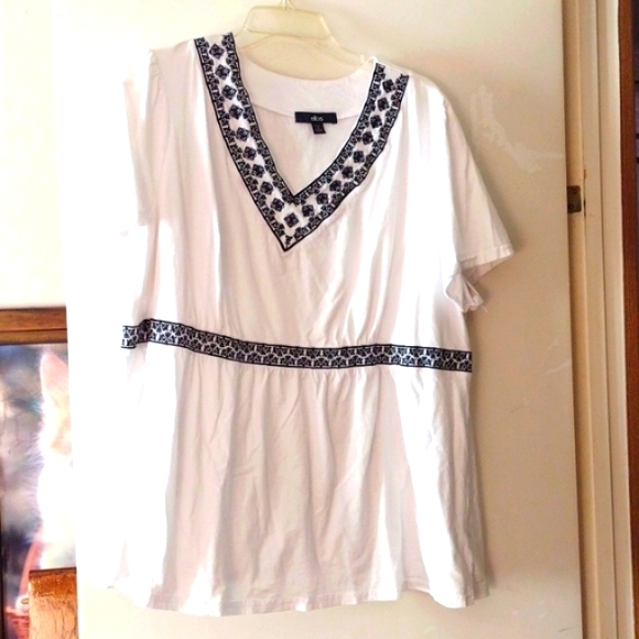 ellos Tops - Ellos Woman's Decorative Tshirt